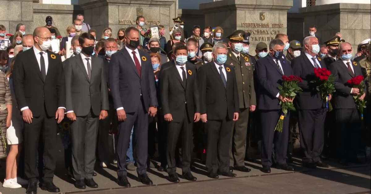 Зеленський вшанував пам'ять воїнів біля Міністерства оборони