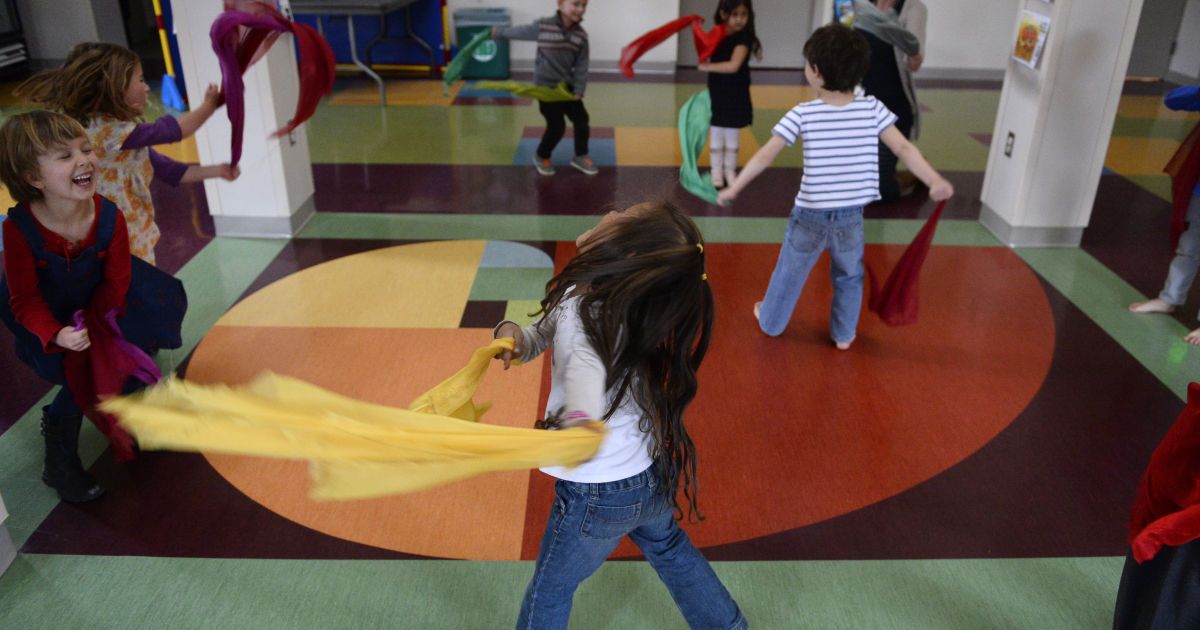 На территории Украины зарегистрировали более 73 тысяч детей-сирот - Минсоцполитики