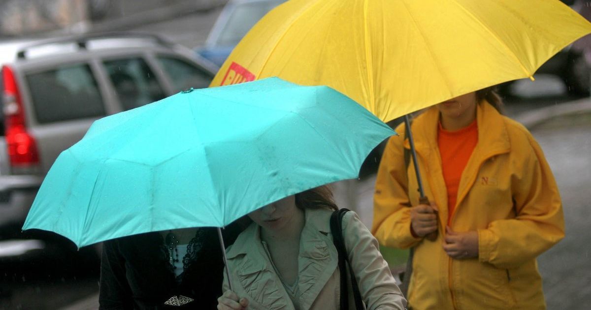 Синоптики предупреждают о ливнях по всей Украине