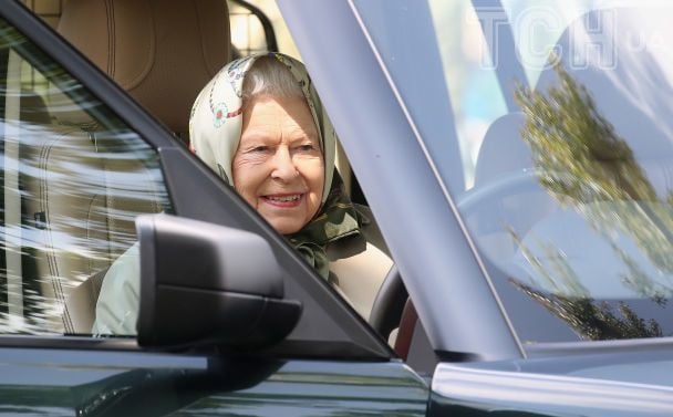 Королева Єлизавета II за кермом / © Getty Images