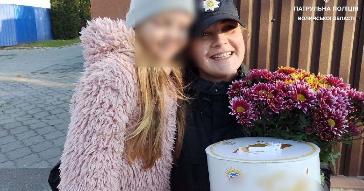 В Луцке 5-летняя девочка сделала сюрприз и трогательно поздравила с днем рождения патрульную: фото