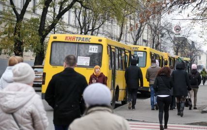 Київ у заторах: жителів столиці попередили про збій у русі громадського транспорту
