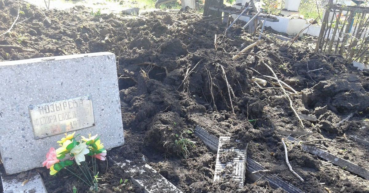 розбомблене кладовище в Попасній_7 / © ГУ Нацполіції в Луганській області