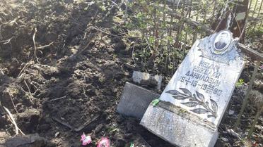 розбомблене кладовище в Попасній_3 / © ГУ Нацполіції в Луганській області