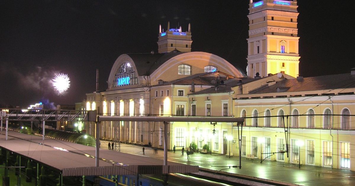 У Харкові евакуювали залізничний вокзал, поліція шукає вибухівку