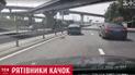 В Киеве водители перекрыли шоссе ради утки с выводком утят