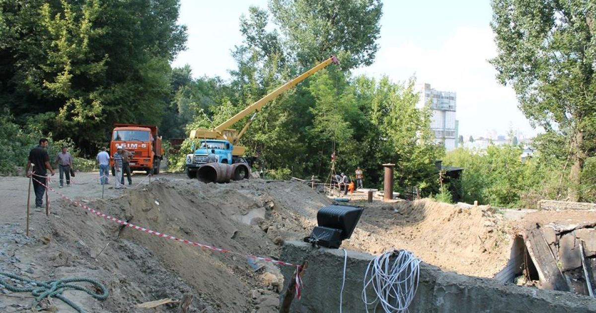 В Киеве продолжается ремонт коллектора / © Киевводоканал