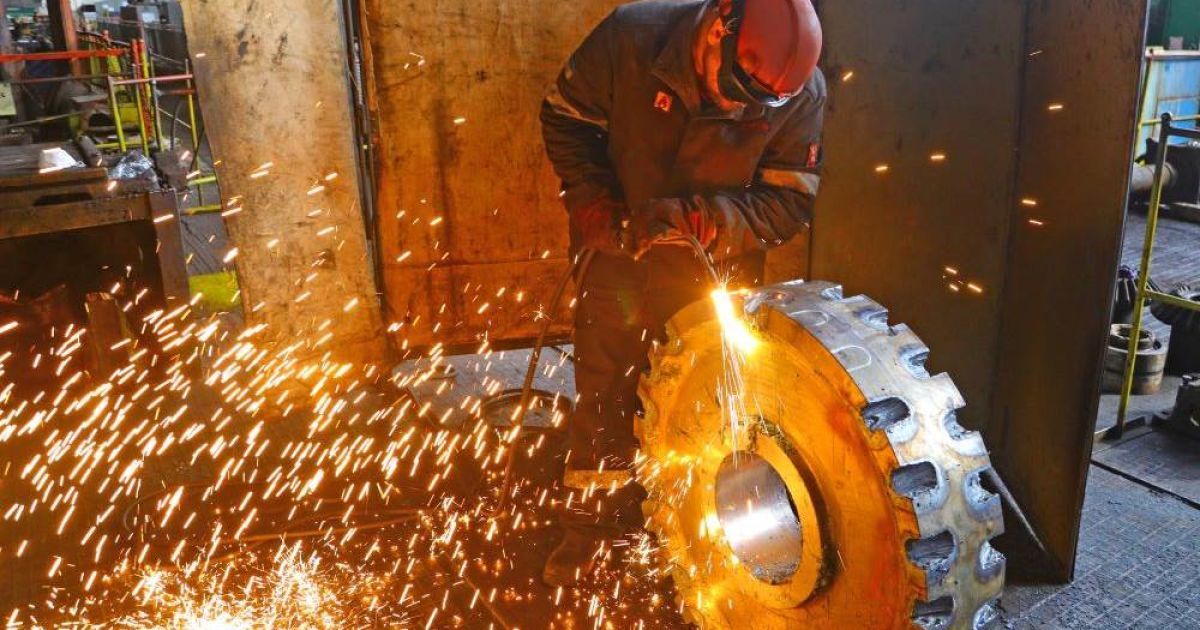 Ловцы ланцетов и противоминные тралы: как Метинвест Ахметова присоединяется к обороне Украины