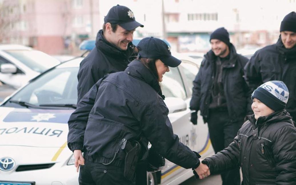 Костя патрулював район разом із поліцейськими / © Facebook/Патрульна поліція України