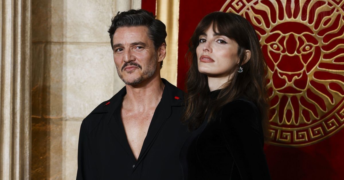 Педро Паскаль с сестрой