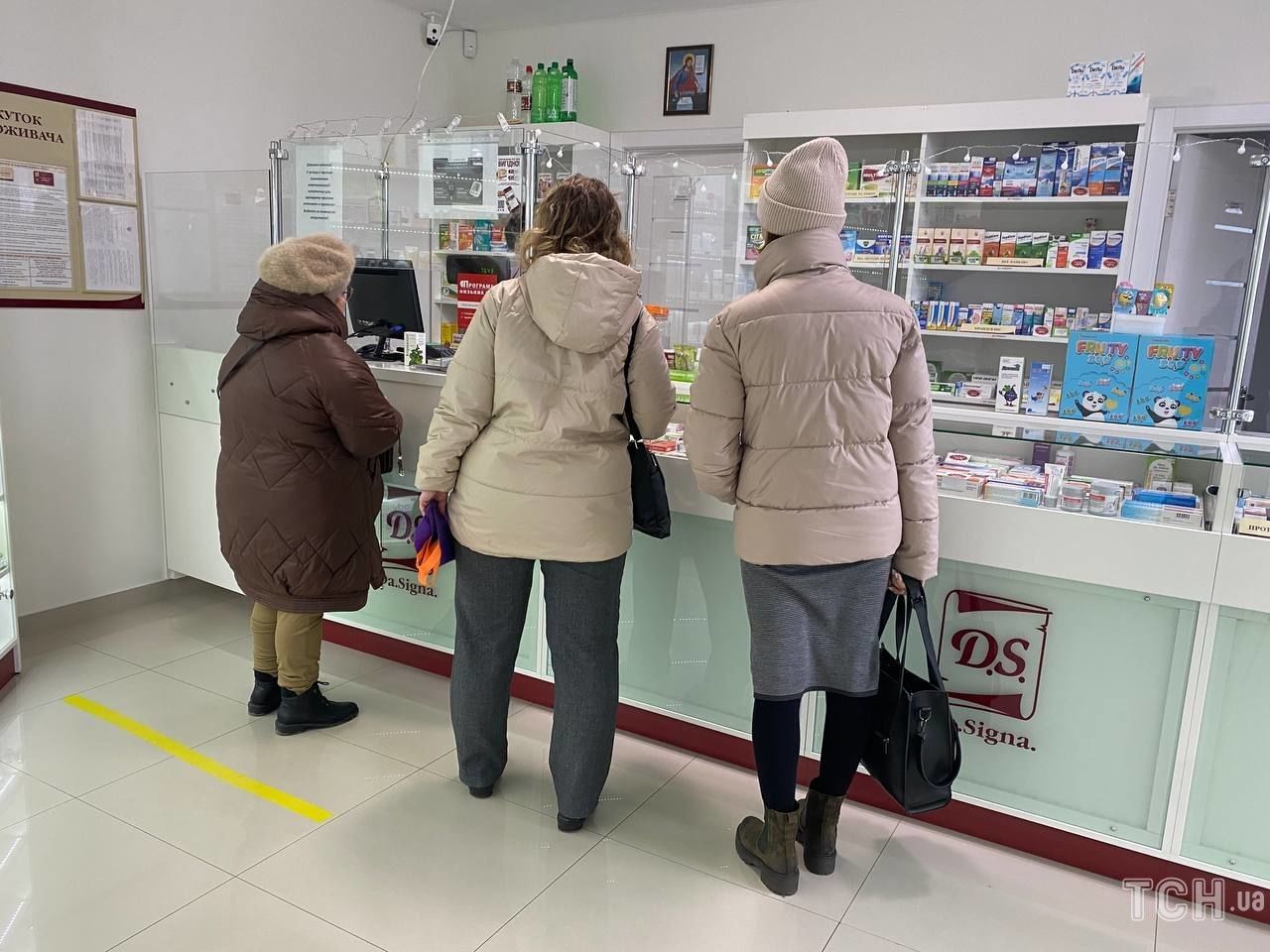 Черга в аптеці / © ТСН.ua