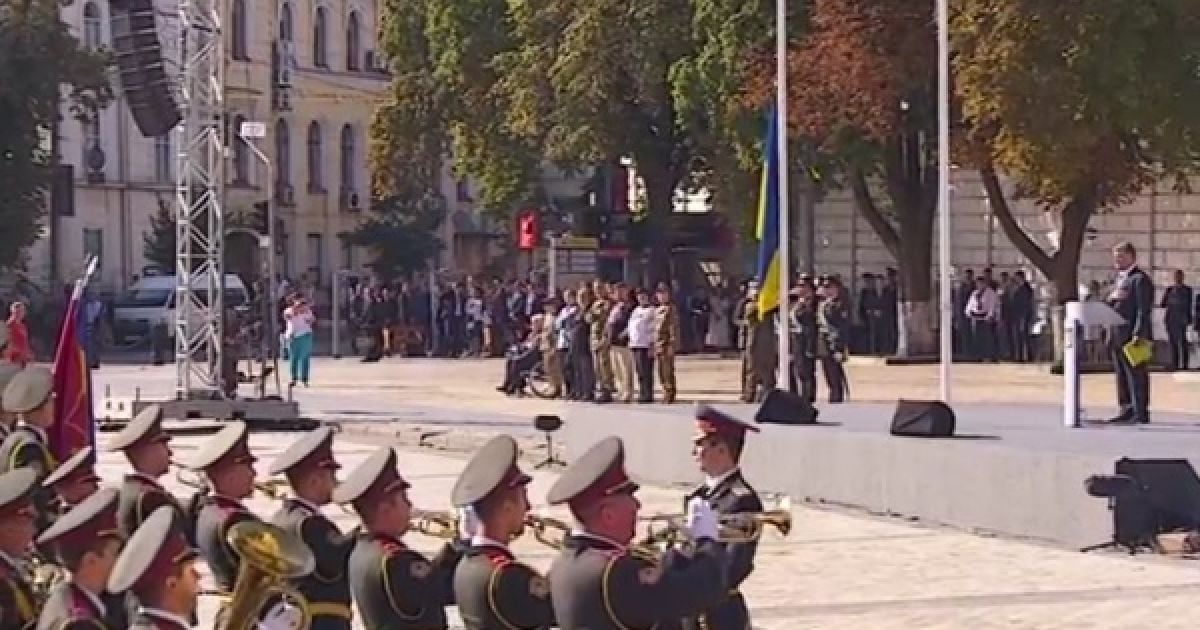 На Софиевский площади состоялась церемония торжественного поднятия флага