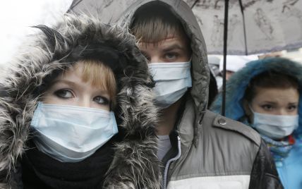 Аваков рассказал, когда аптеки и больницы будут "насыщены" масками и антисептиками
