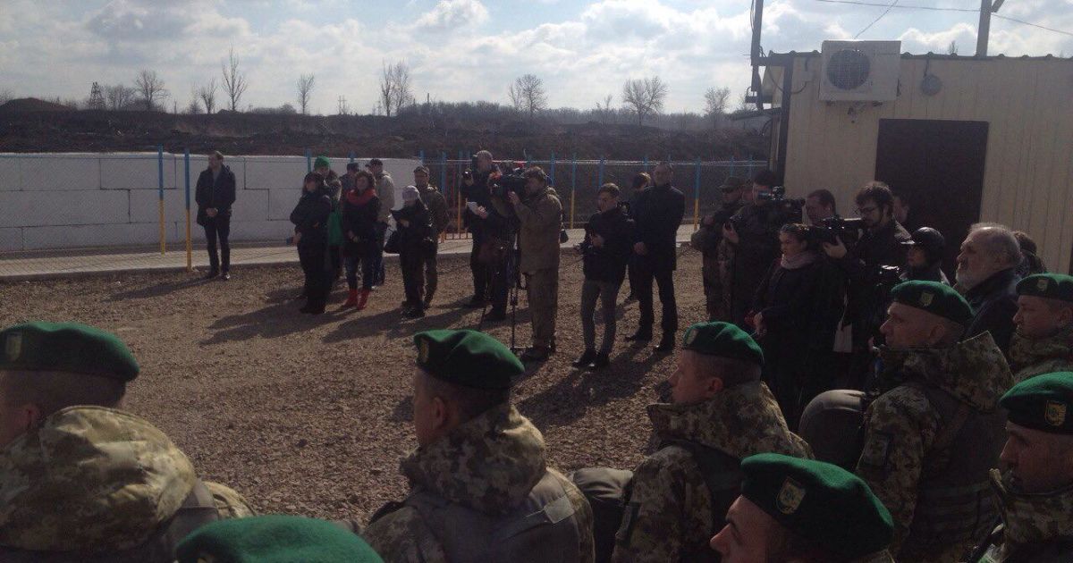 На Луганщине открыли единственный КПВВ для автомобилей: с укрытиями от обстрелов