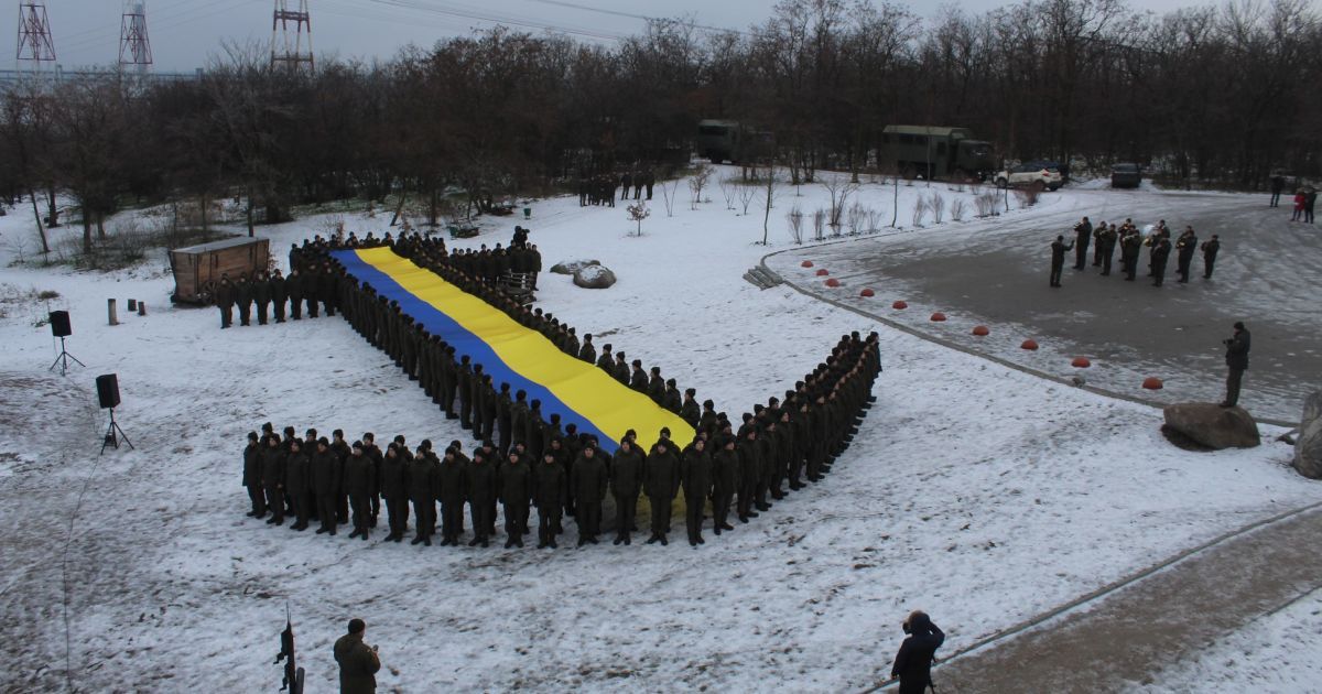 Бійці Нацгвардії влаштували флешмоб на Хортиці на підтримку полонених моряків
