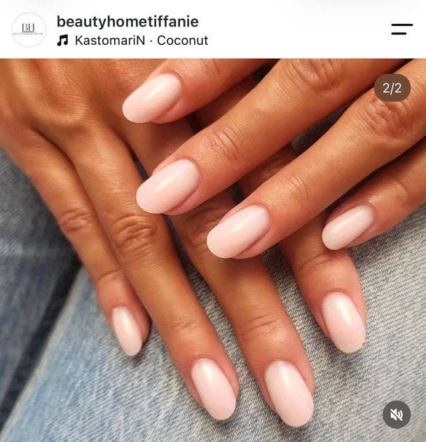 Coconut Latte Nails / © Instagram