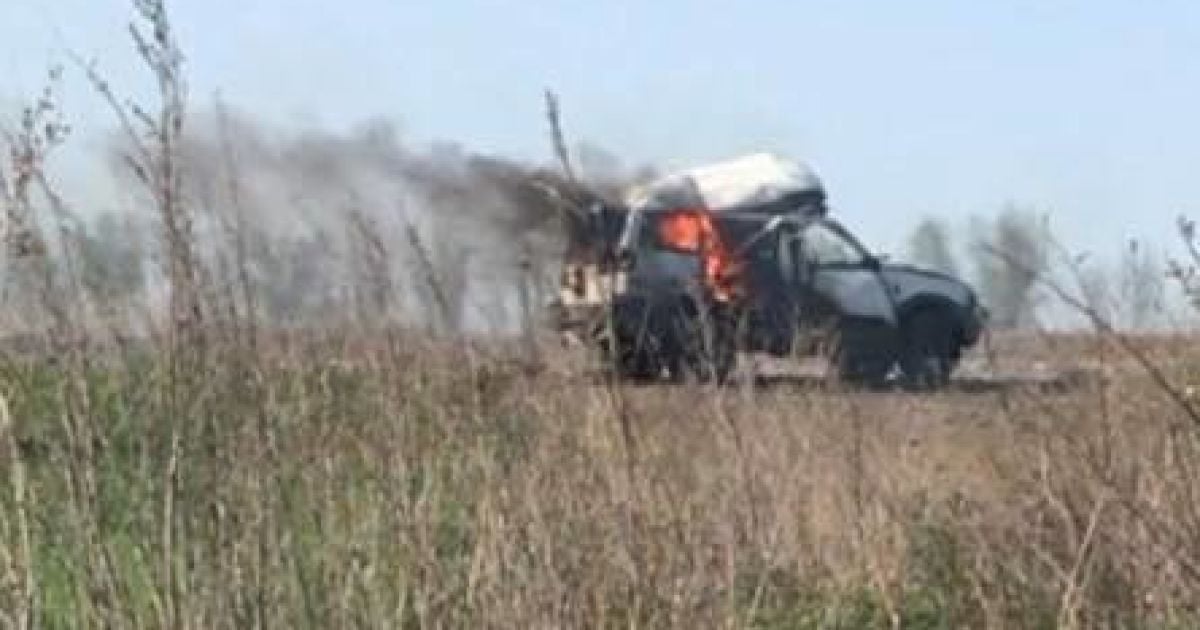 На Донеччині бойовики ракетою знищили автомобіль з гуманітарною допомогою