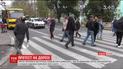 Жители Херсона перекрыли центральную улицу города и требуют, чтобы им включили свет