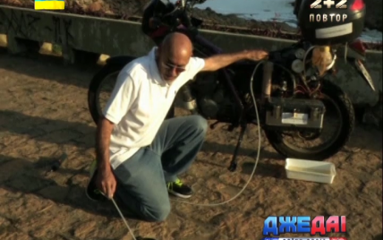 В Бразилии умелец заставил свой мотоцикл работать на воде