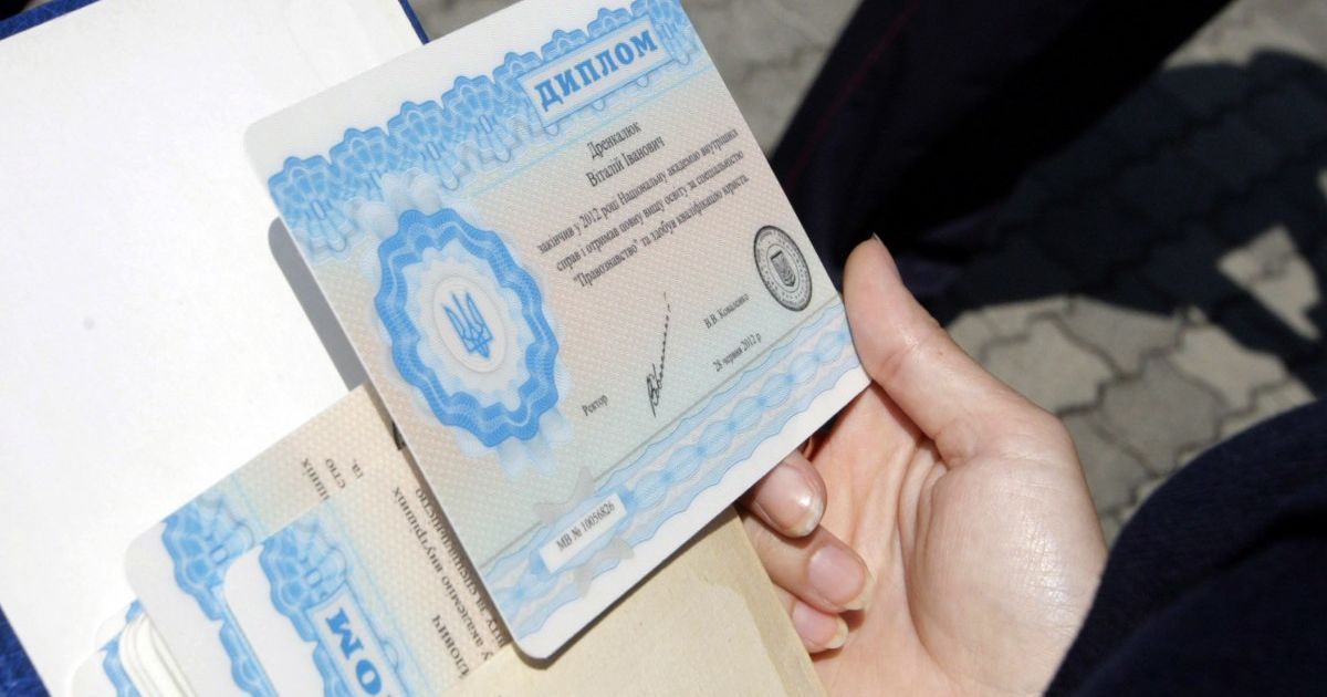 Депутата Киевсовета подозревают в подделке диплома об образовании