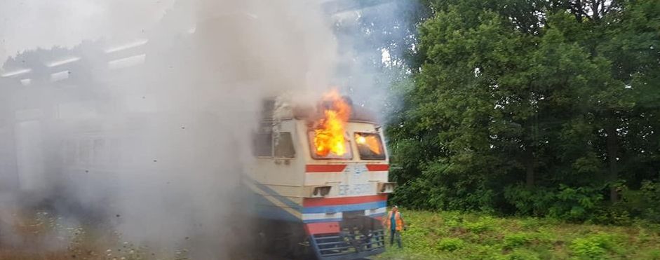 В "Укрзализныце" выяснили причину возгорания электрички возле Винницы - поезд подожгли