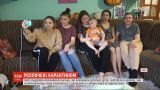 Подружжя, яке всиновило 10 дітей, не може повернутися зі США до України