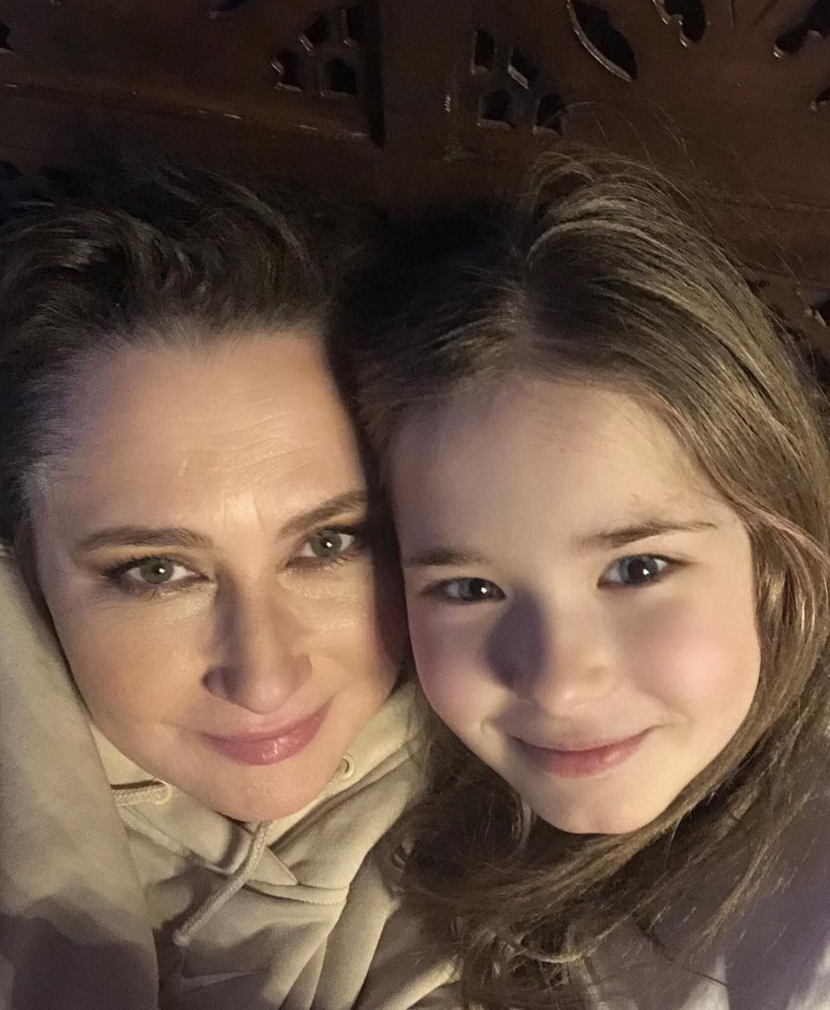 Елена Мозговая с младшей дочерью / © facebook.com/olenamozgova