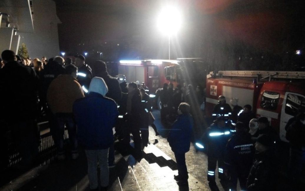 Из клуба эвакуировали 250 человек / © ГСЧС во Львовской области