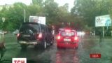 Кратковременный дождь затопил улицы Одессы