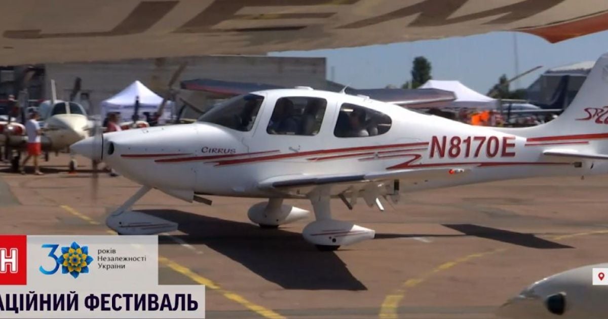 Фігури вищого пілотажу: у Житомир на авіафестиваль злетілось понад 500 пілотів