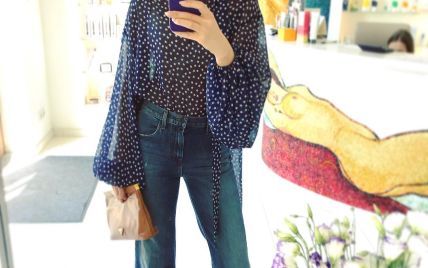 В широких джинсах и блузке со звездами: Маша Ефросинина показала свой повседневный образ