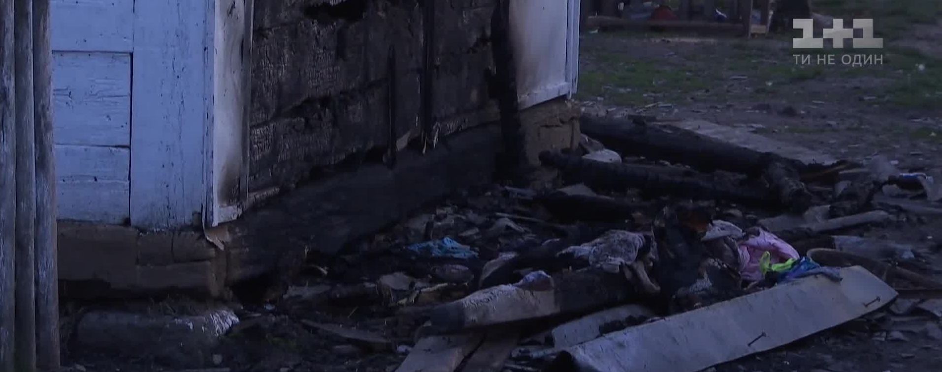 На Житомирщині через підпал матір та шестеро дітей ледь не загинули у пожежі