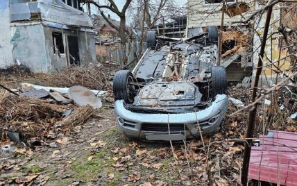 Удар по Херсону: выбитые окна и изуродованные автомобили – свидетели рассказали о последствиях (видео)