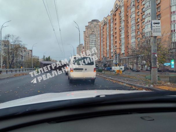 Металева конструкція на дорозі / Фото: Telegram