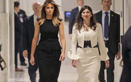 Битва образів Меланії Трамп: чорна сукня vs біле пальто
