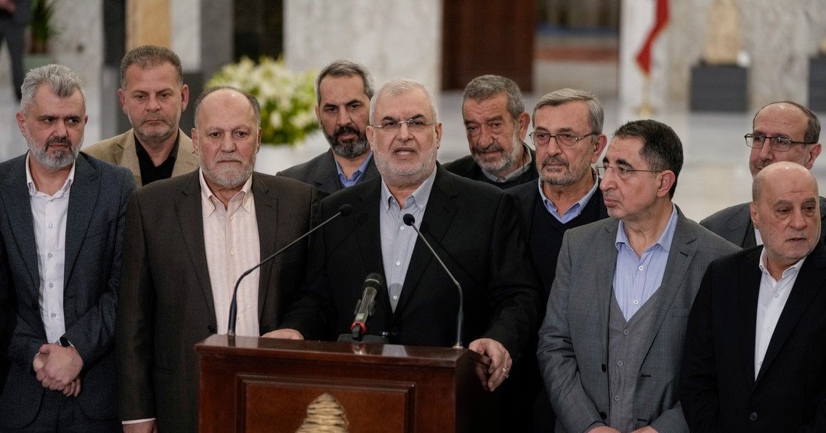 Мохаммад Раад (у центрі)