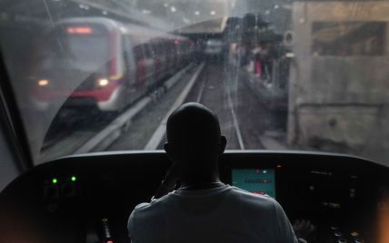 Порно видео показал член в метро. Смотреть видео показал член в метро онлайн