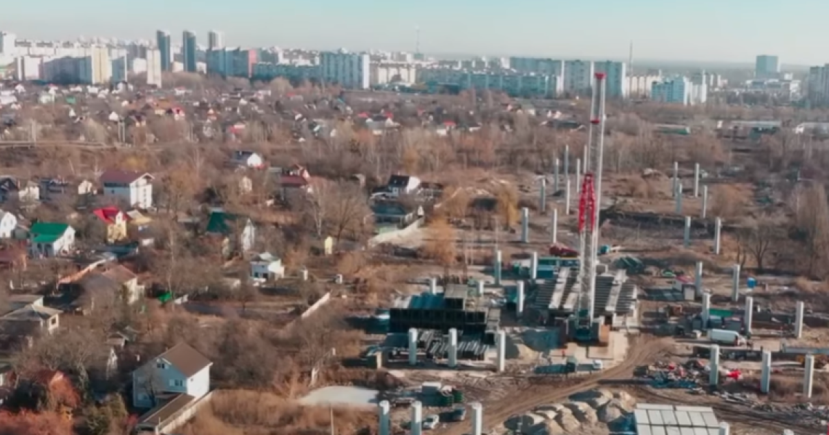 Что происходит на Подольско-Воскресенском мосту в Киеве: появилось видео