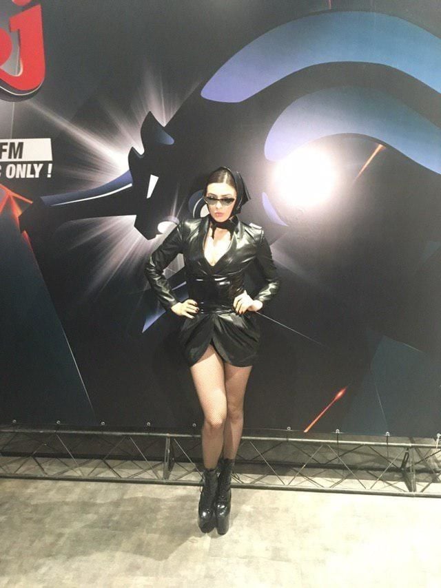 Қызбен жақыннан түсірілген секс видео