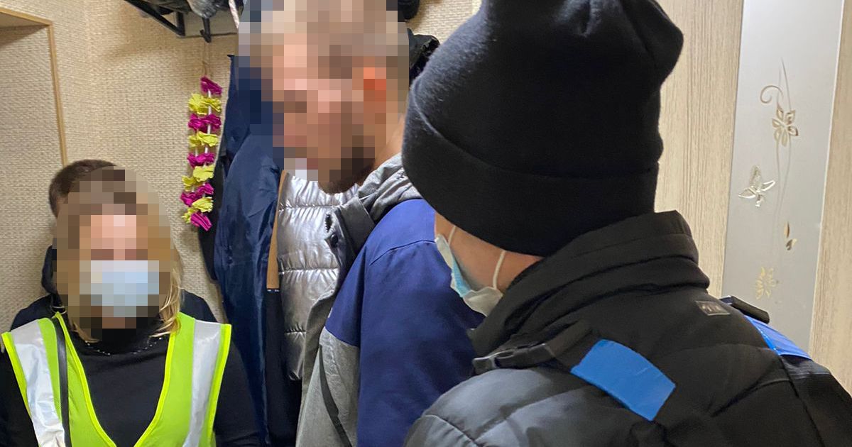 Експоліцейського з Полтавщини викрили на продажі персональних даних українців