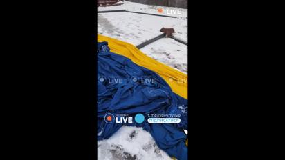 В Киеве главный флаг Украины сняли с флагштока.