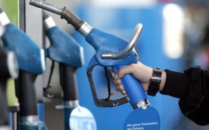АЗС подняли цены на топливо. Сколько стоит заправить авто утром 7 декабря