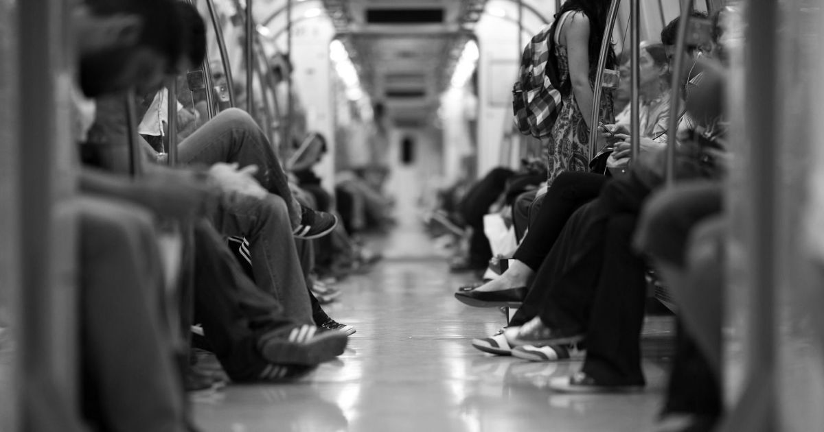 Соцопрос: украинцы доверяют Вакарчуку, любят Польшу и хотят в ЕС