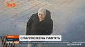 В Житомире парень посреди белого дня повредил мемориал Героям Небесной Сотни