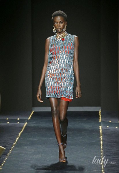 Коллекция Versace прет-а-порте сезона осень-зима 2019-2020 / © East News
