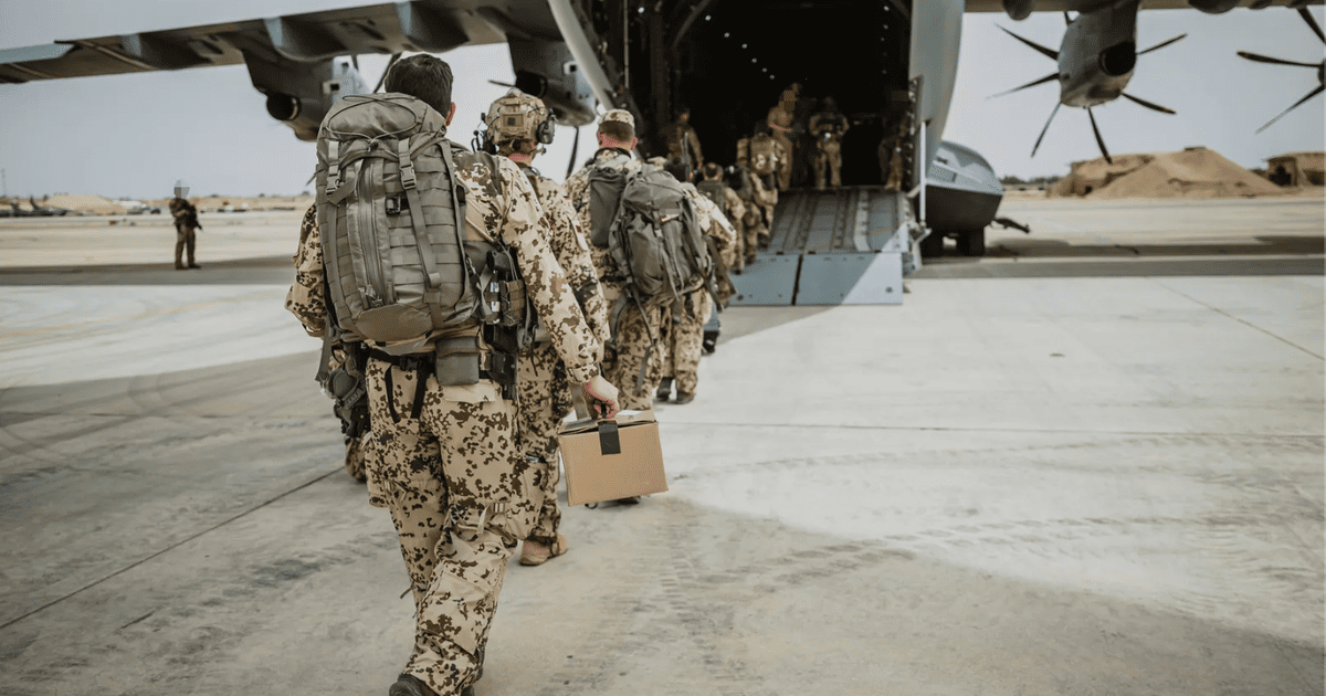 Иран нанес ракетный удар по немецкой военной базе в Иордании.