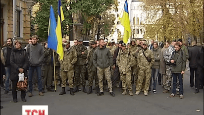 Вояки АТО із іноземним громадянством прийшли сьогодні під Адміністрацію Президента