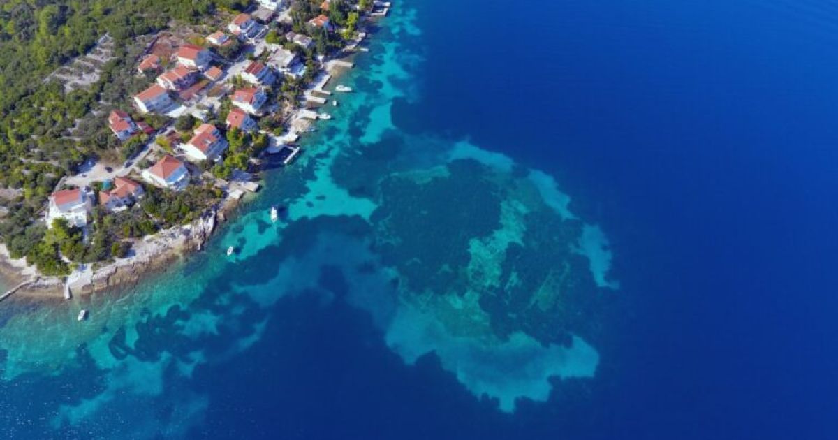 Дорога на дні Адріатичного моря