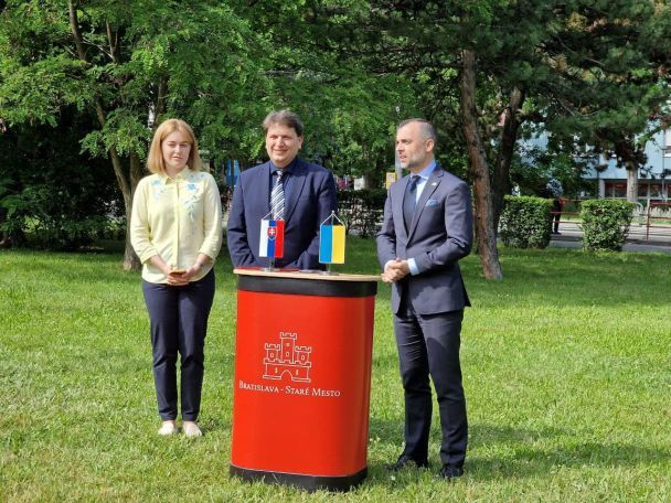 У Братиславі висадили дерева дружби між Словаччиною та Україною