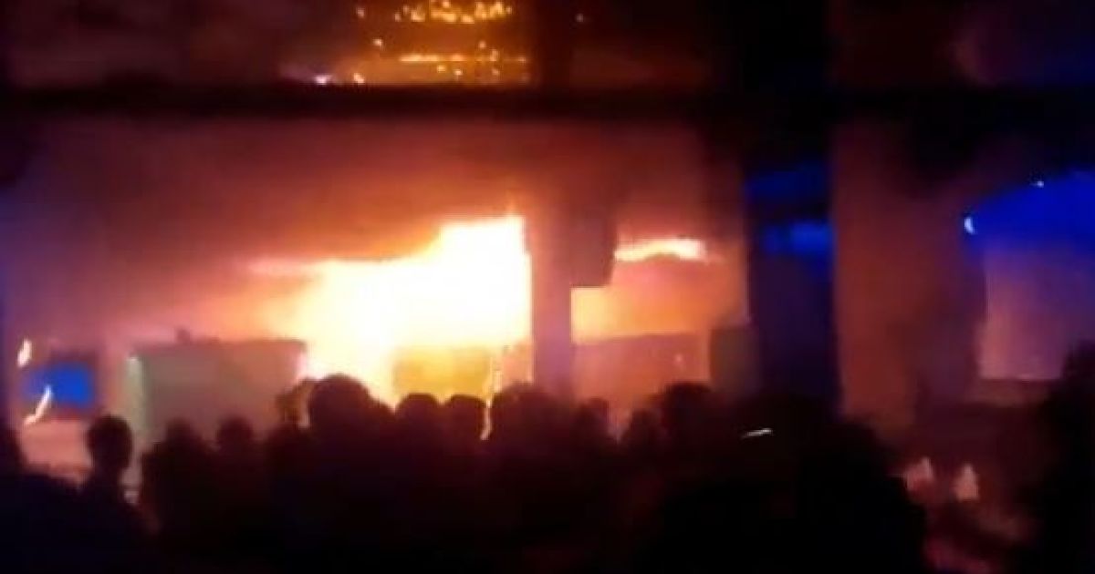 Очевидці опублікували нове відео з приміщення охопленого вогнем львівського клубу